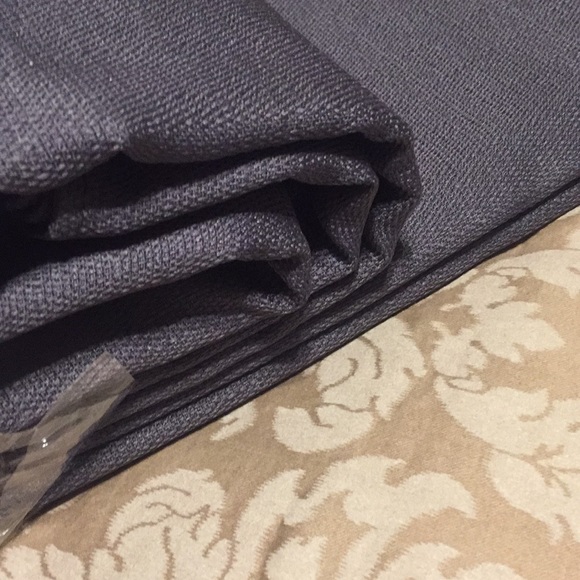 Tablecloth: Linen Look,  Oval, 60” x 84” Suzanne in Gray, NWT - Picture 6 of 12